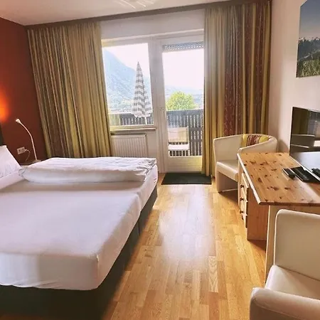 德纽酒店 3* 努齐德斯